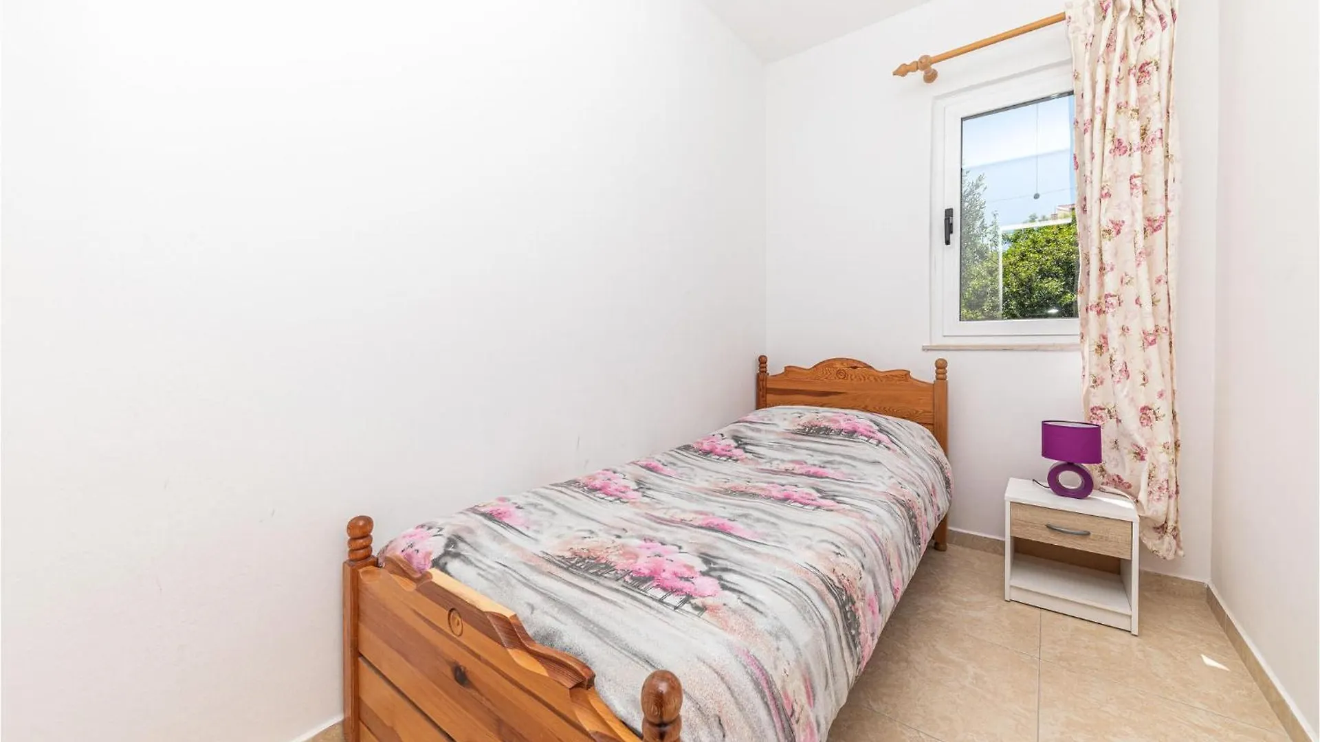 Beautiful Home In Okrug Donji With Wifi Donji Okrug