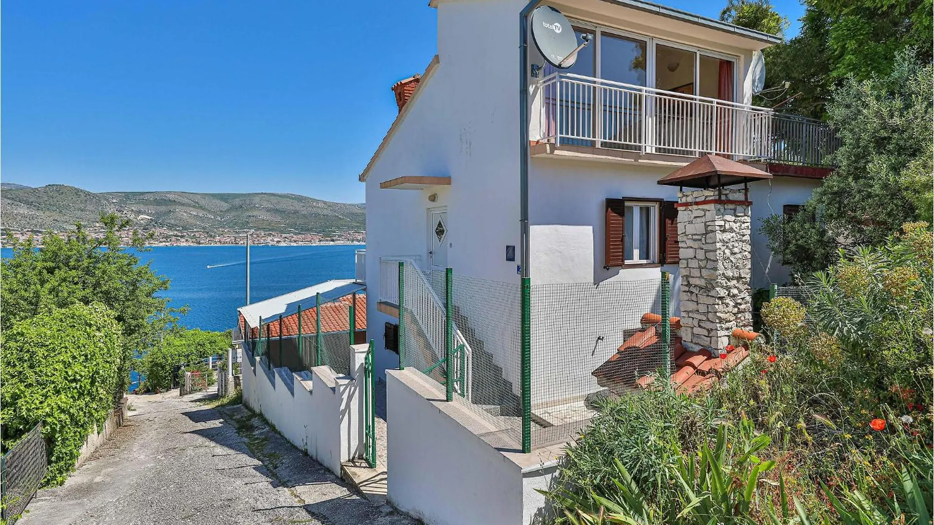 Beautiful Home In Okrug Donji With Wifi Donji Okrug